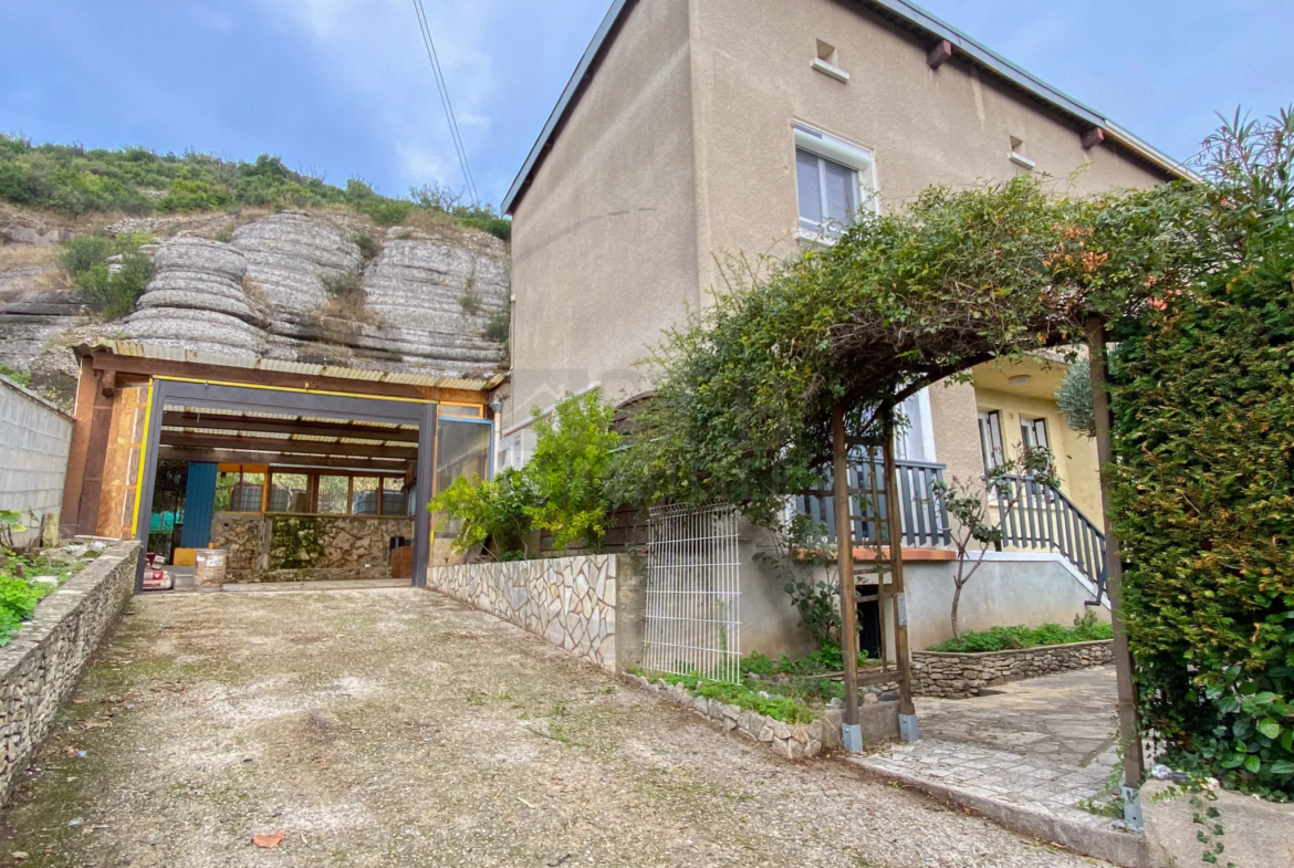 Maison mitoyenne rénovée avec 2 chambres - Le Pouzin 