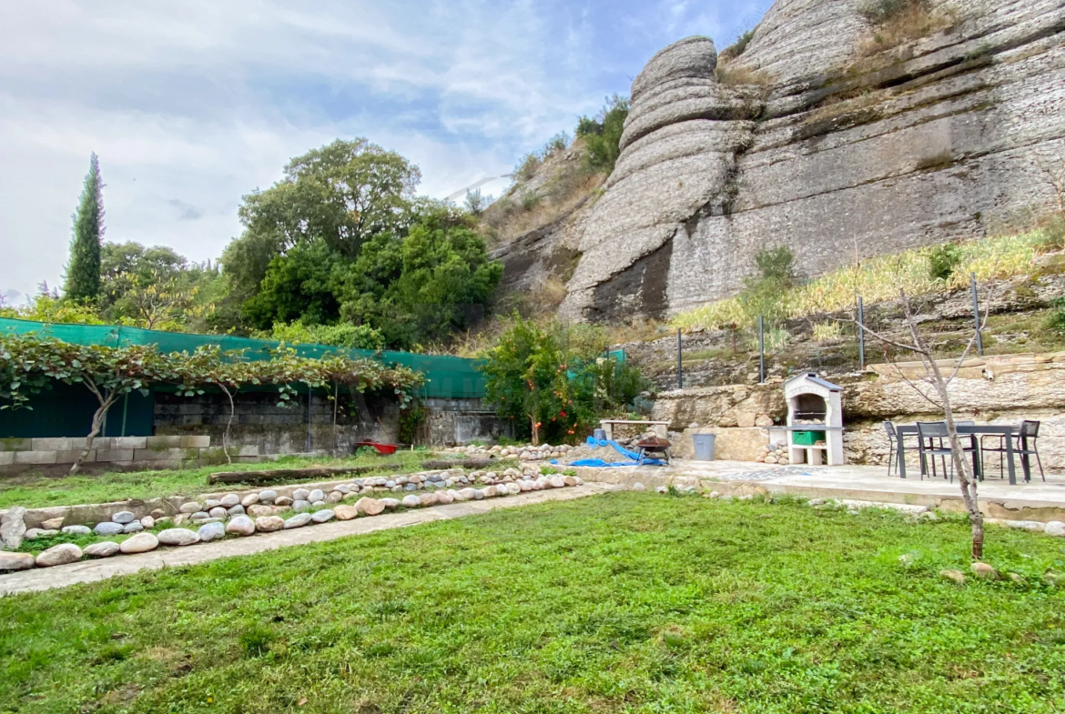 Maison mitoyenne rénovée avec 2 chambres - Le Pouzin 