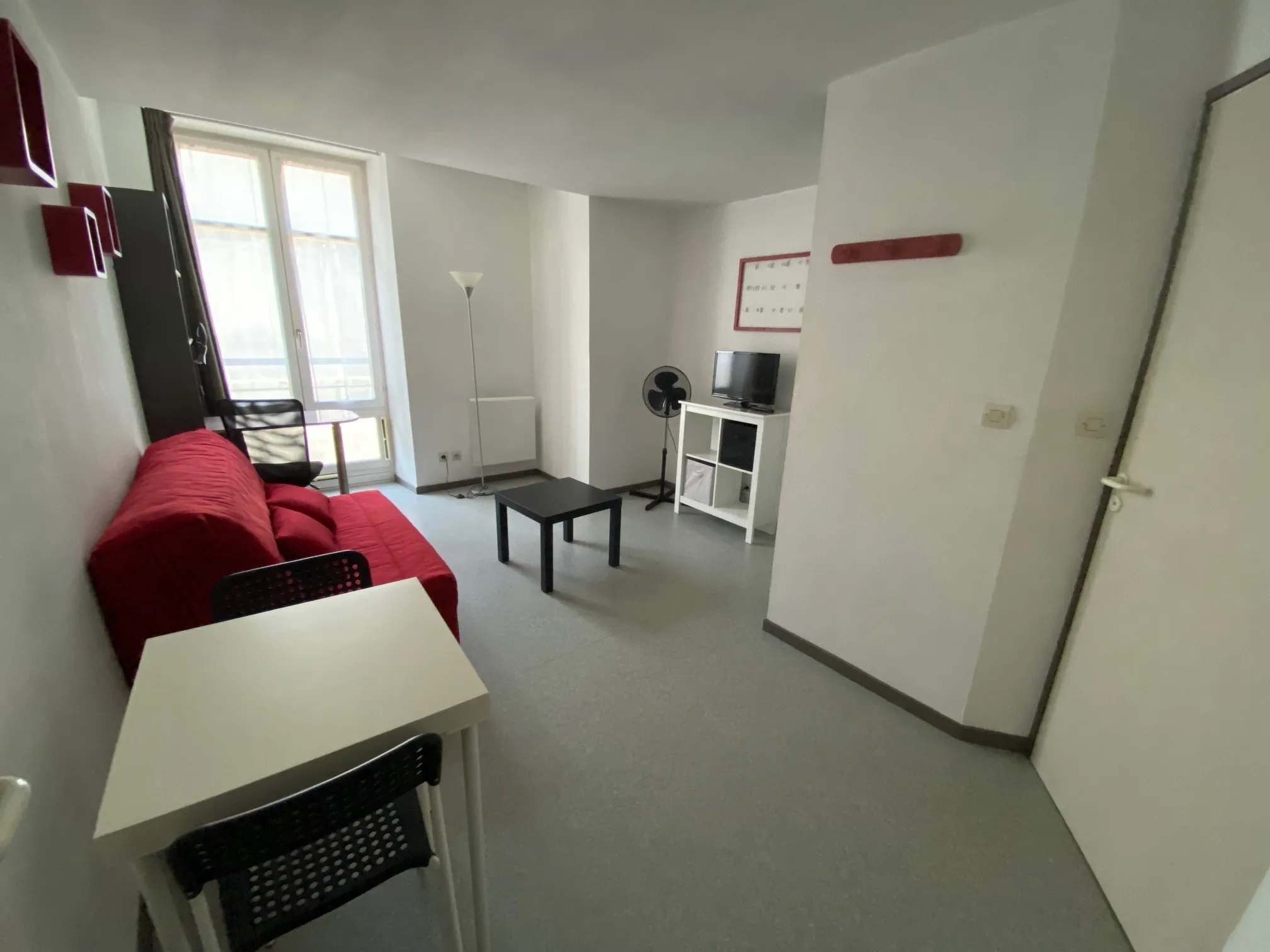 À vendre : Studio meublé de 22 m² au cœur de Nîmes 