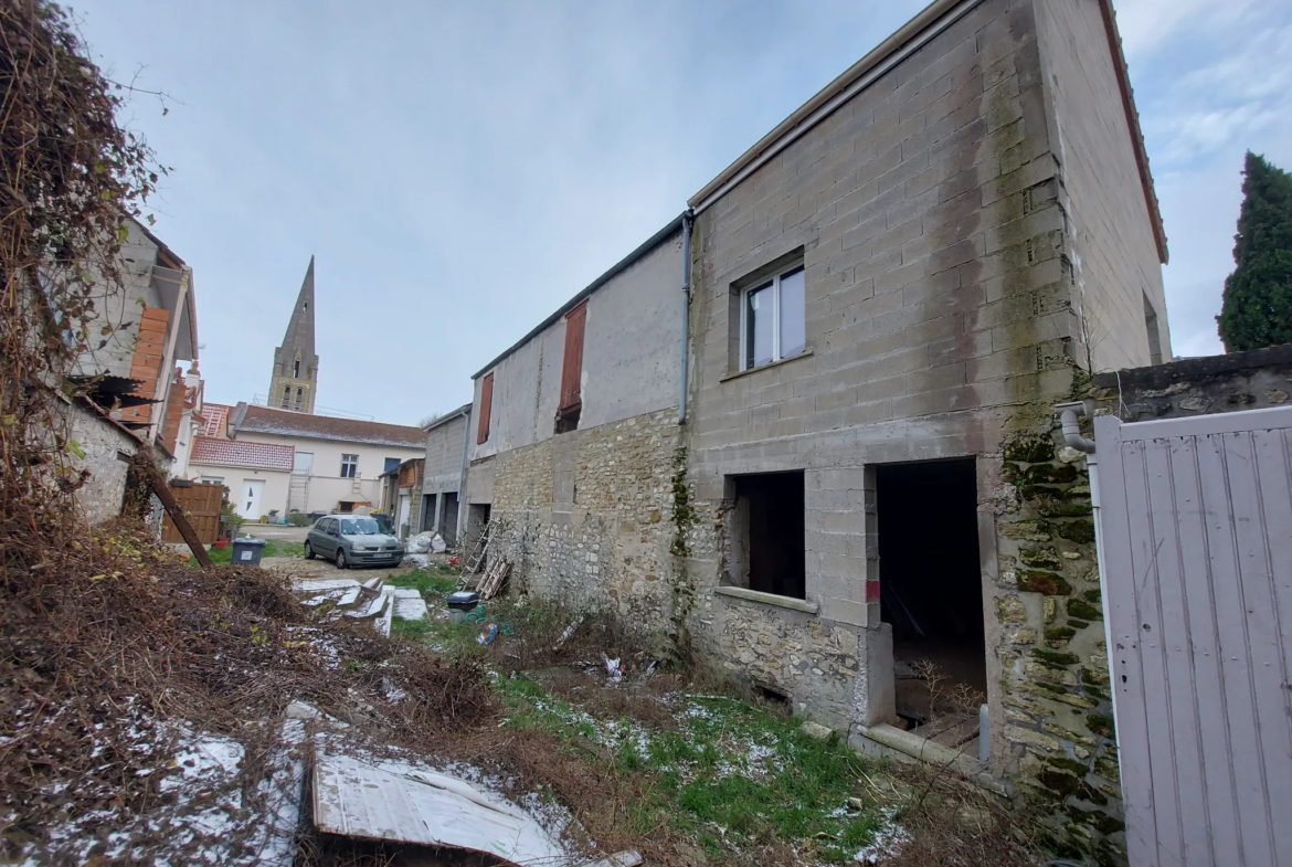 Corps de ferme à rénover au centre-ville de Limay - 200 m² 