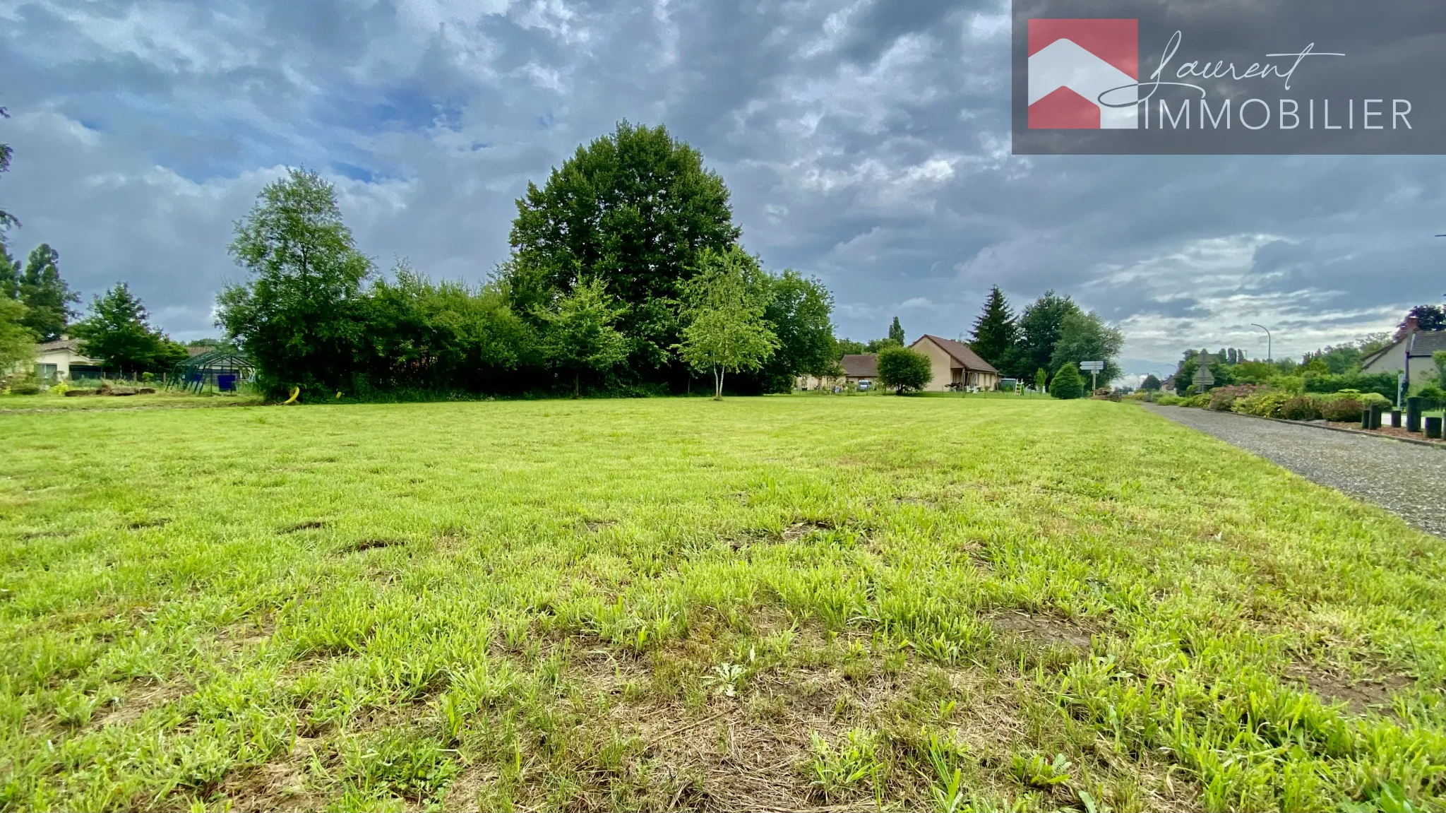 Terrain à bâtir de 1200 m² en vente à Jouvençon pour 30 000 € 