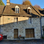 Maison de village en pierres à rénover à La Roche Canillac