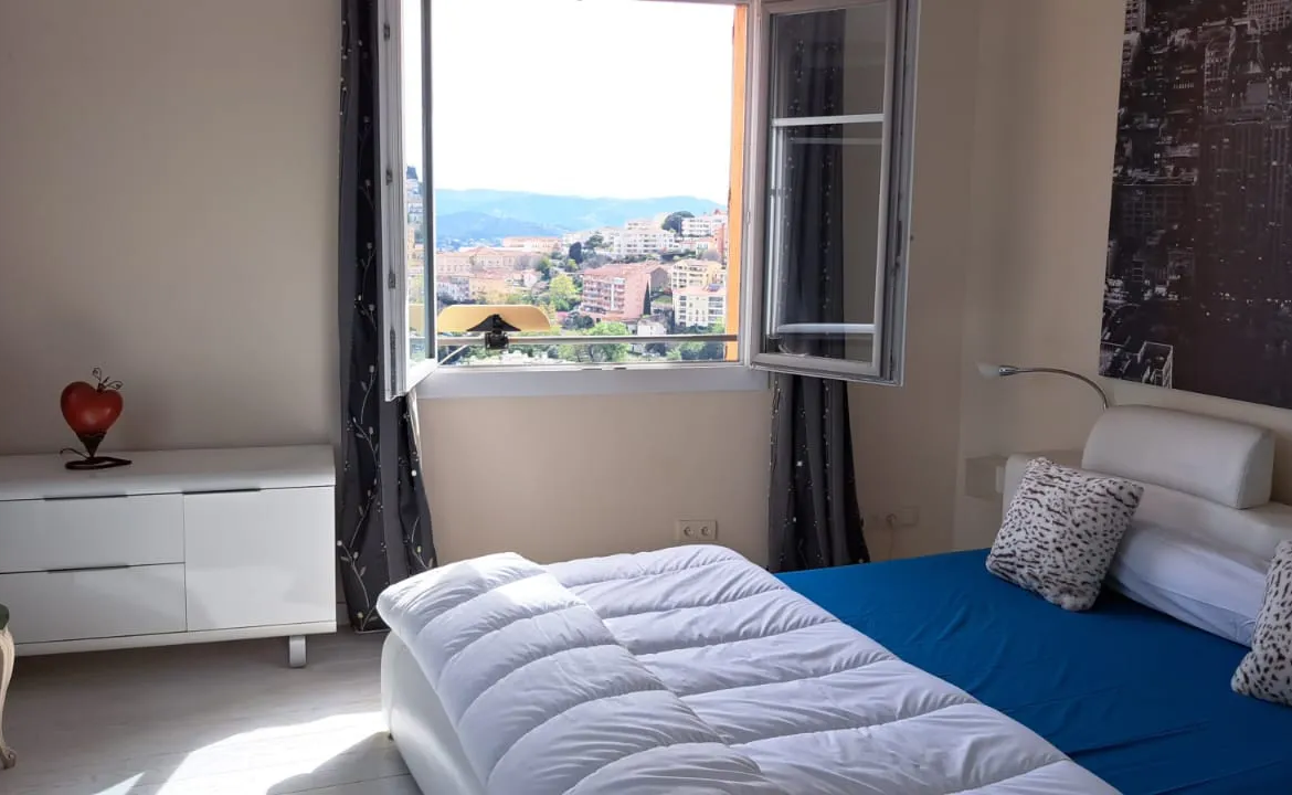 Duplex atypique à Grasse avec vue panoramique 