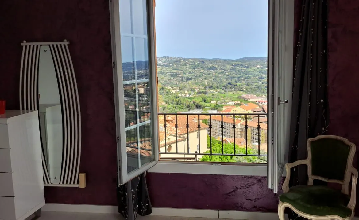 Duplex atypique à Grasse avec vue panoramique 