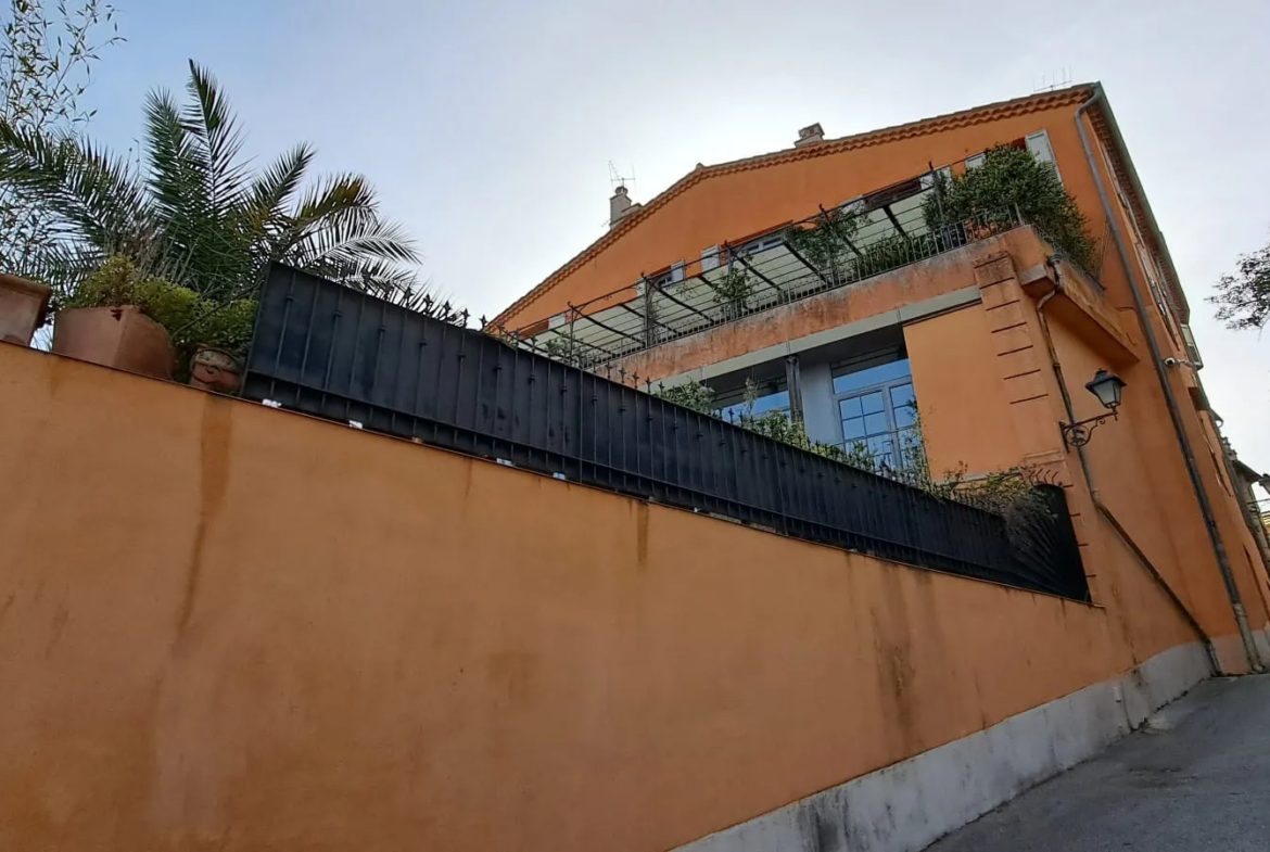 Duplex atypique à Grasse avec vue panoramique 