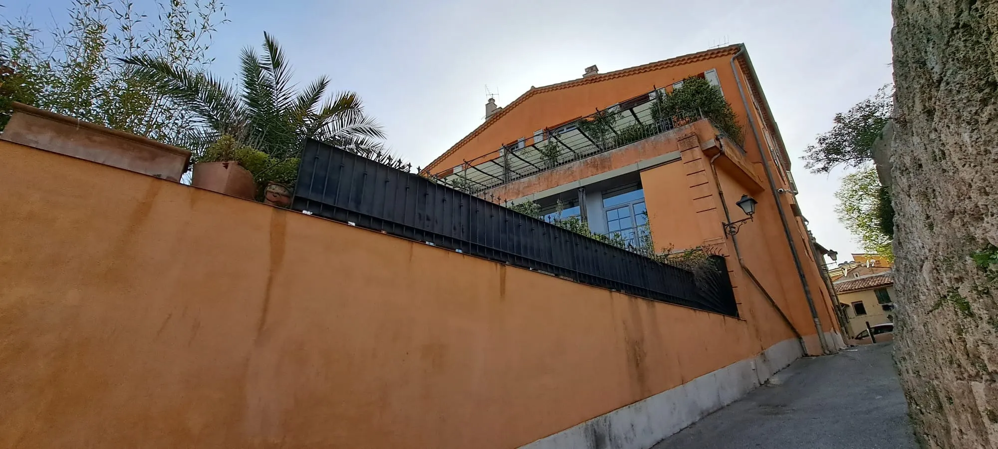 Duplex atypique à Grasse avec vue panoramique 