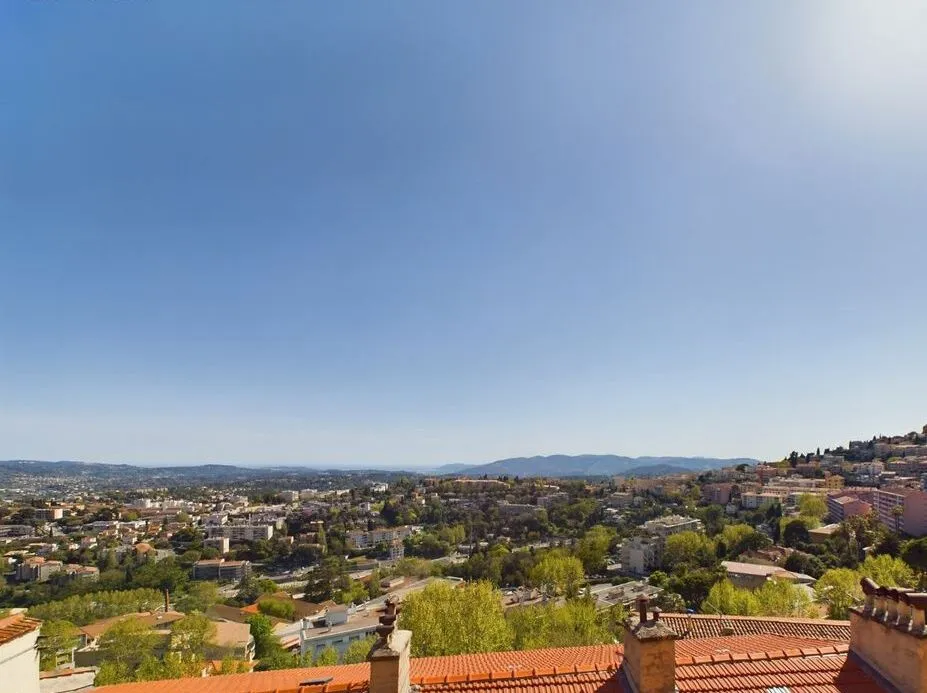 Duplex atypique à Grasse avec vue panoramique 