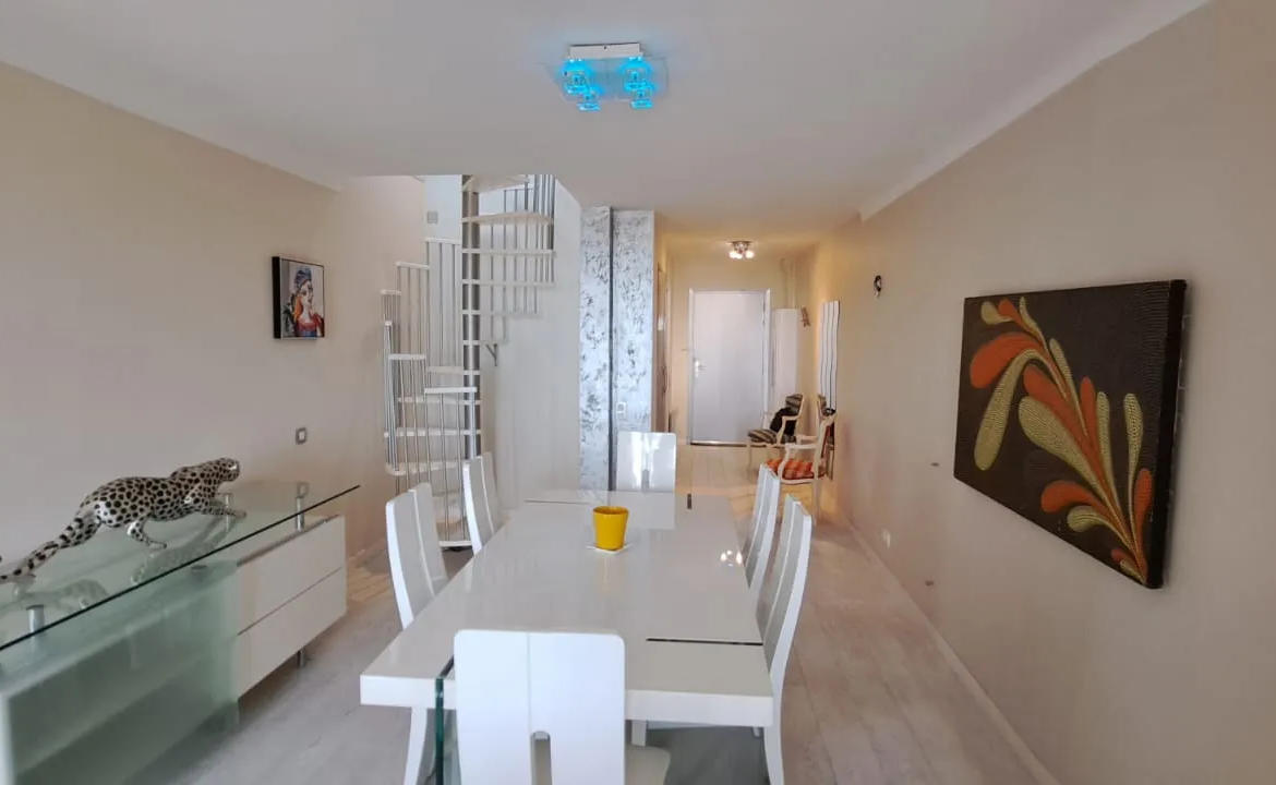 Superbe appartement duplex à Grasse avec vue panoramique 