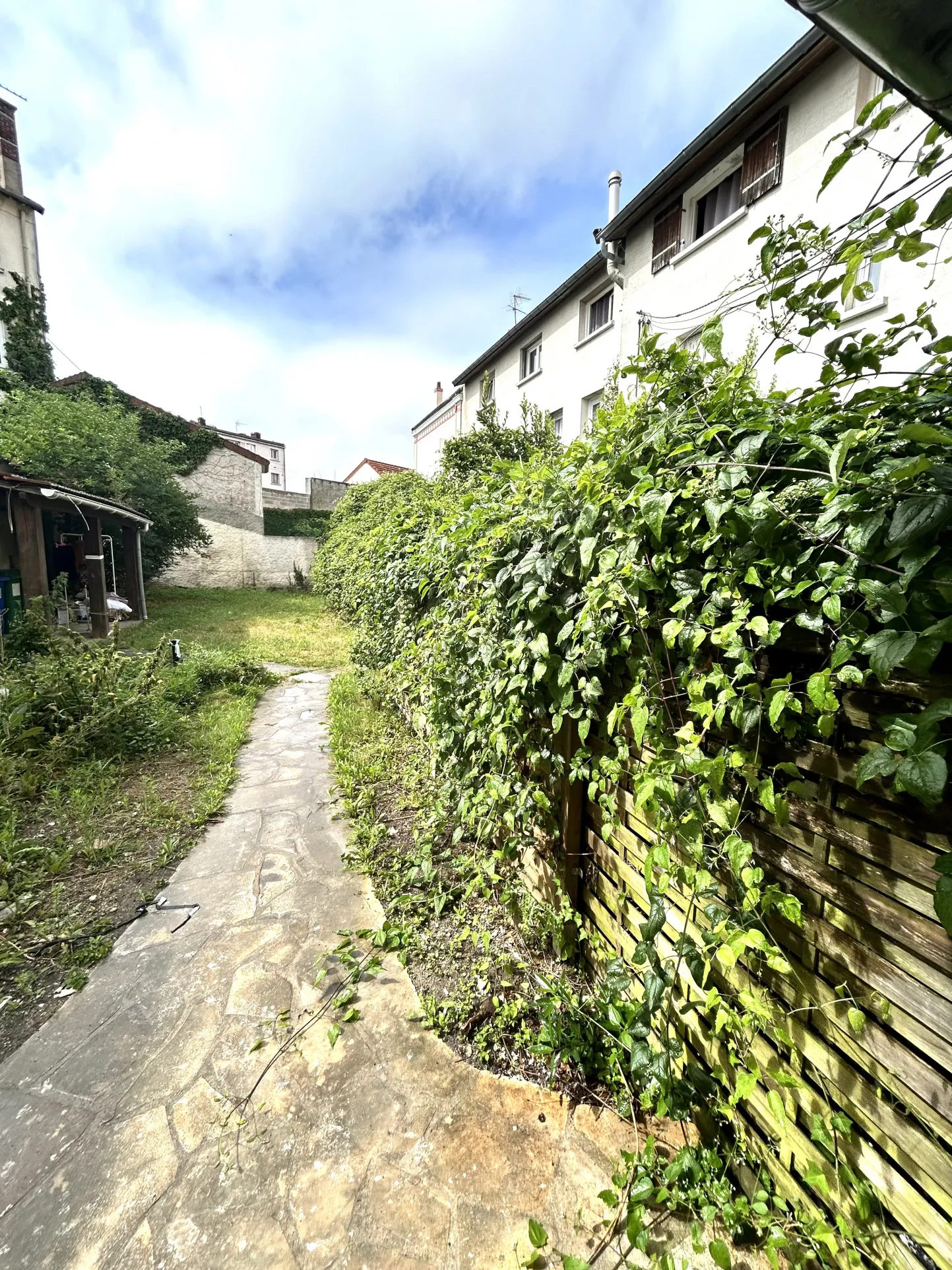 Local Commercial de 28 m2 avec Jardin à Le Raincy - Idéal Investissement 