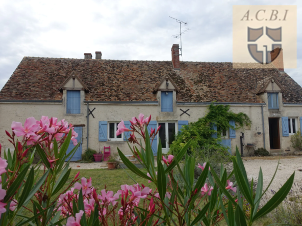 Longère avec potentiel à vendre près de Beaugency