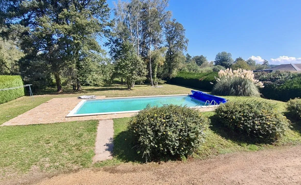 Chaumière Spacieuse à Vendre près de Tulle 