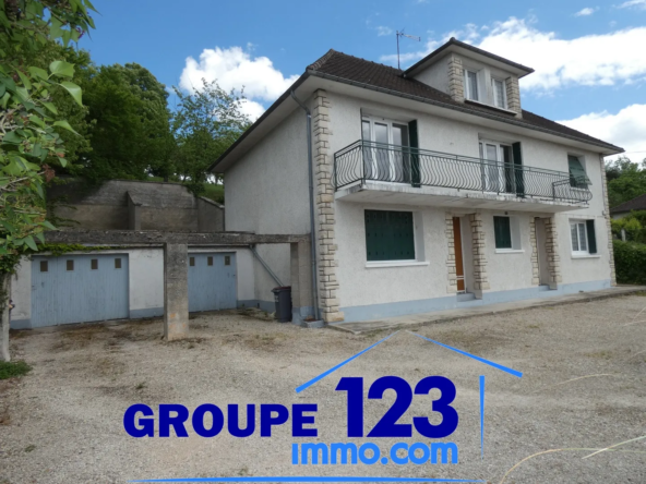 Ensemble immobilier avec 3 appartements et potentiel à Laroche St Cydroine