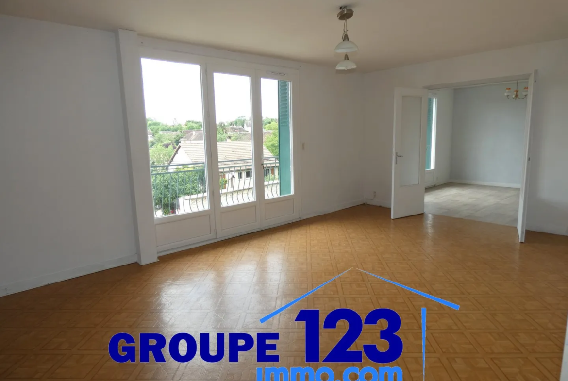 Ensemble immobilier avec 3 appartements et potentiel à Laroche St Cydroine 