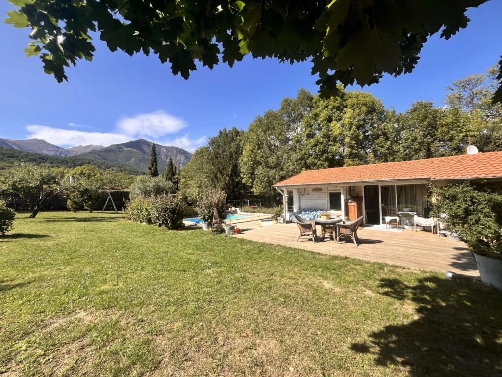 Maison atypique avec piscine à vendre à Corsavy