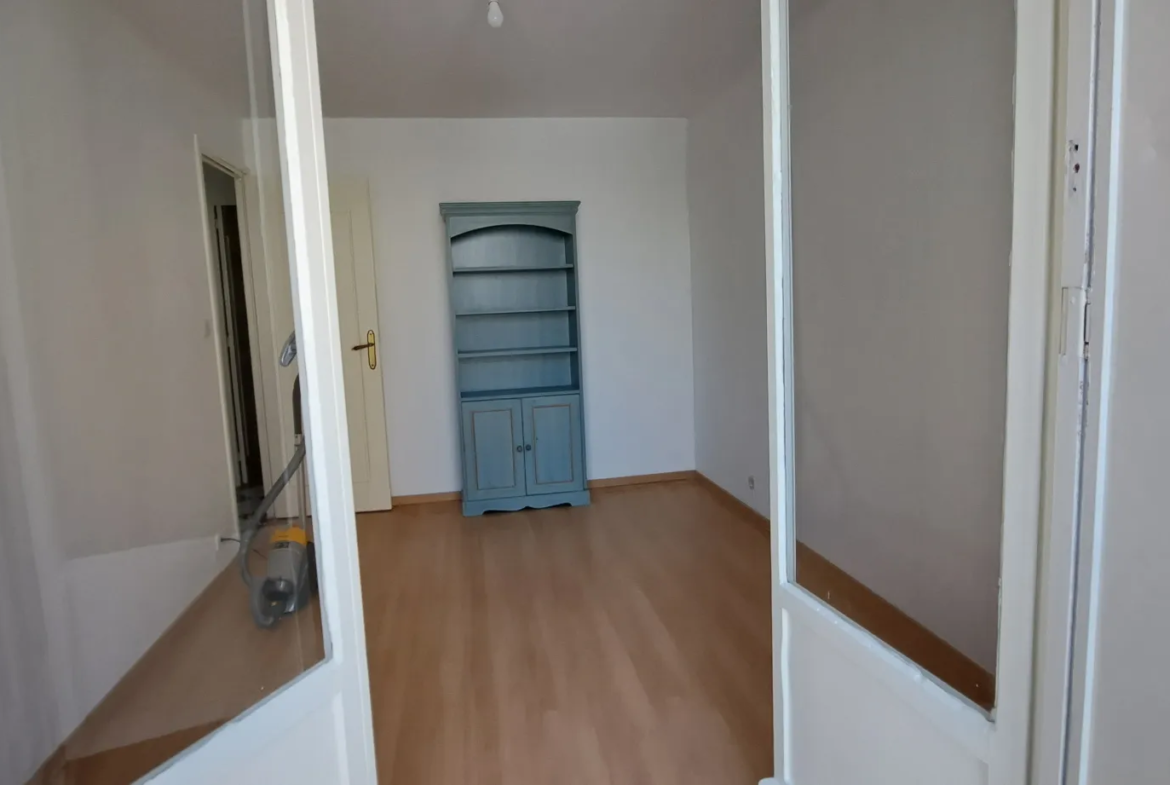 Vente d'un appartement 3 pièces à Marseille 13005 près des facultés 