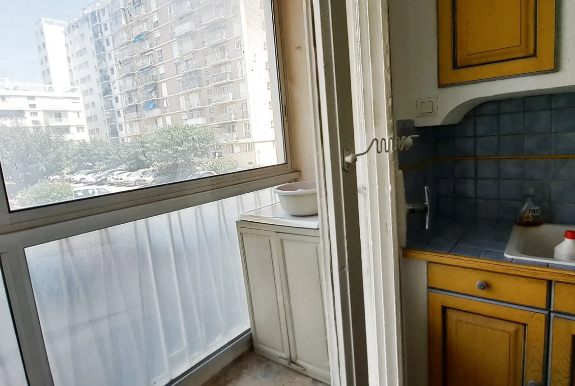 Vente d'un appartement 3 pièces à Marseille 13005 près des facultés 