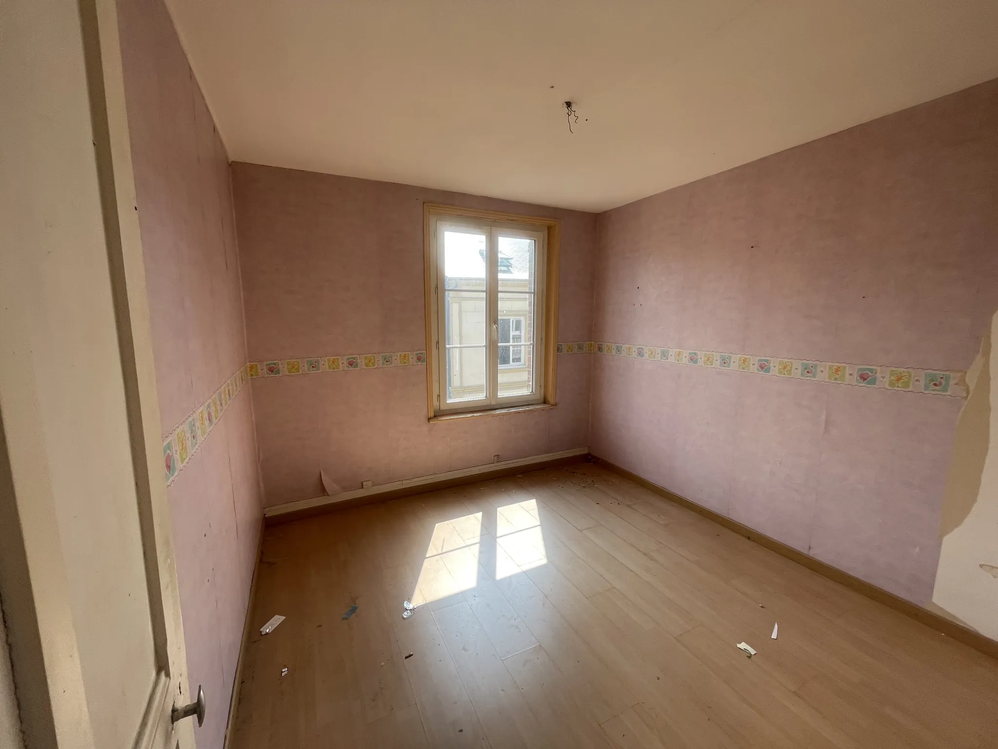 Local commercial avec appartement à Livarot - 78m² 