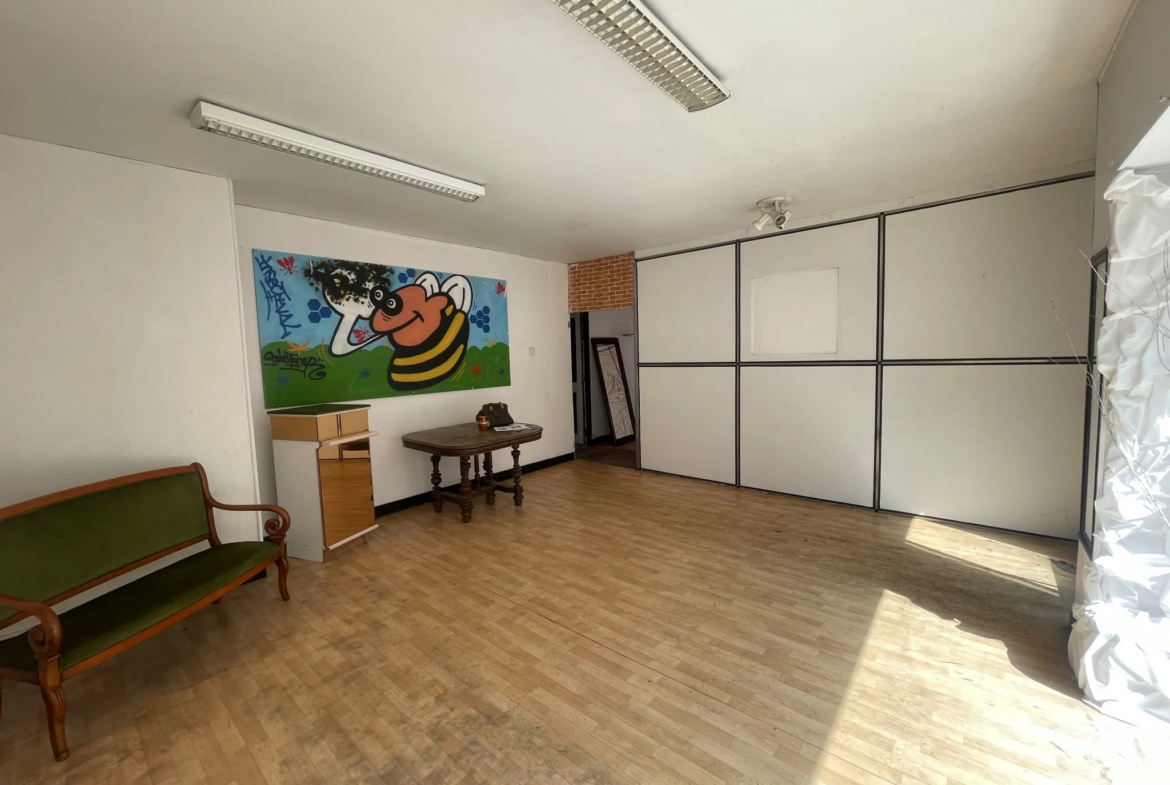 Local commercial avec appartement à Livarot - 78m² 