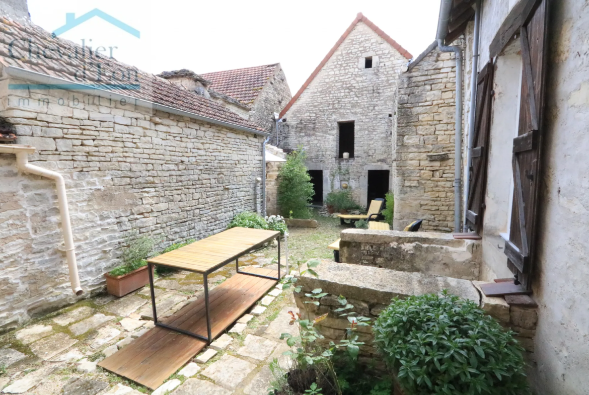 Maison de village T3 - 110 m² avec jardin clos à Annay sur Serein 