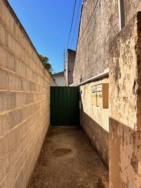 Maison avec jardin dans une impasse au calme à Toulon Ouest 