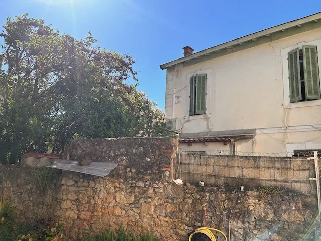 Maison avec jardin dans une impasse au calme à Toulon Ouest 