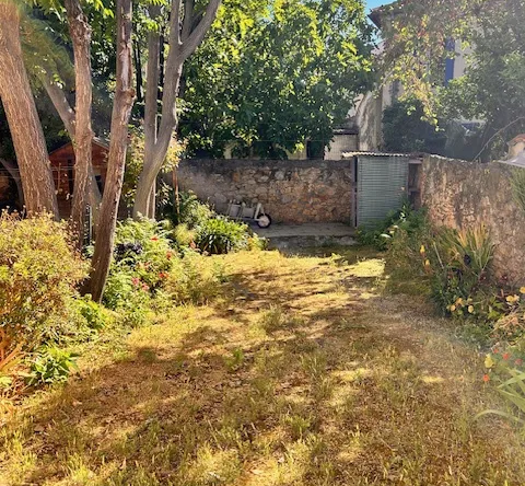 Charmante maison avec jardin et deux appartements à Toulon Ouest