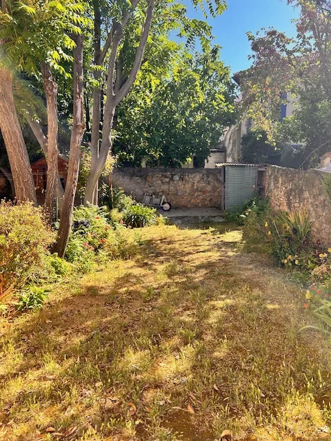 Maison avec jardin dans une impasse au calme à Toulon Ouest 