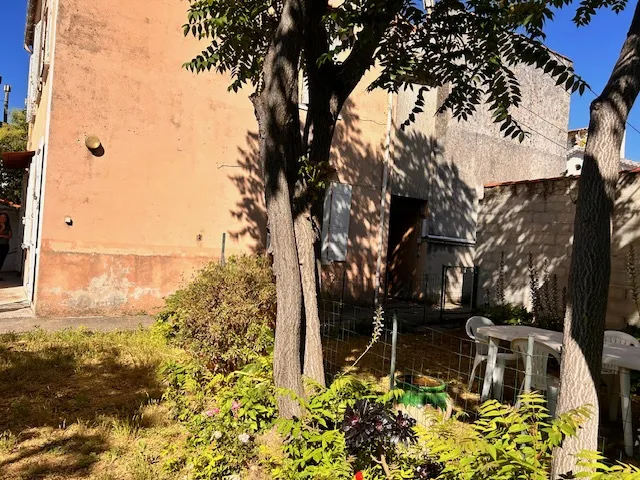 Charmante maison avec jardin et deux appartements à Toulon Ouest 