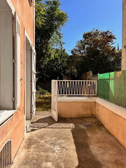 Maison avec jardin dans une impasse au calme à Toulon Ouest 