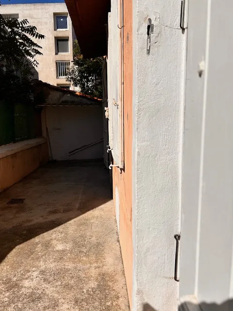 Maison avec jardin dans une impasse au calme à Toulon Ouest 