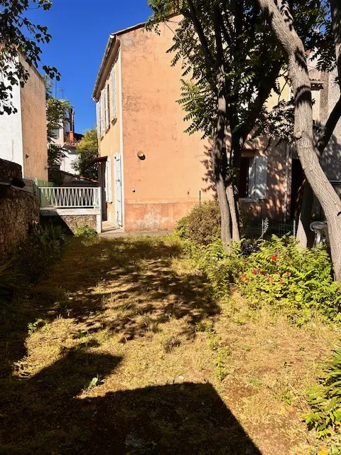 Maison avec jardin dans une impasse au calme à Toulon Ouest 