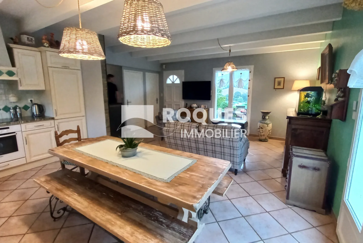 Maison avec piscine à Compregnac - 3 chambres - 264 000 EUR 