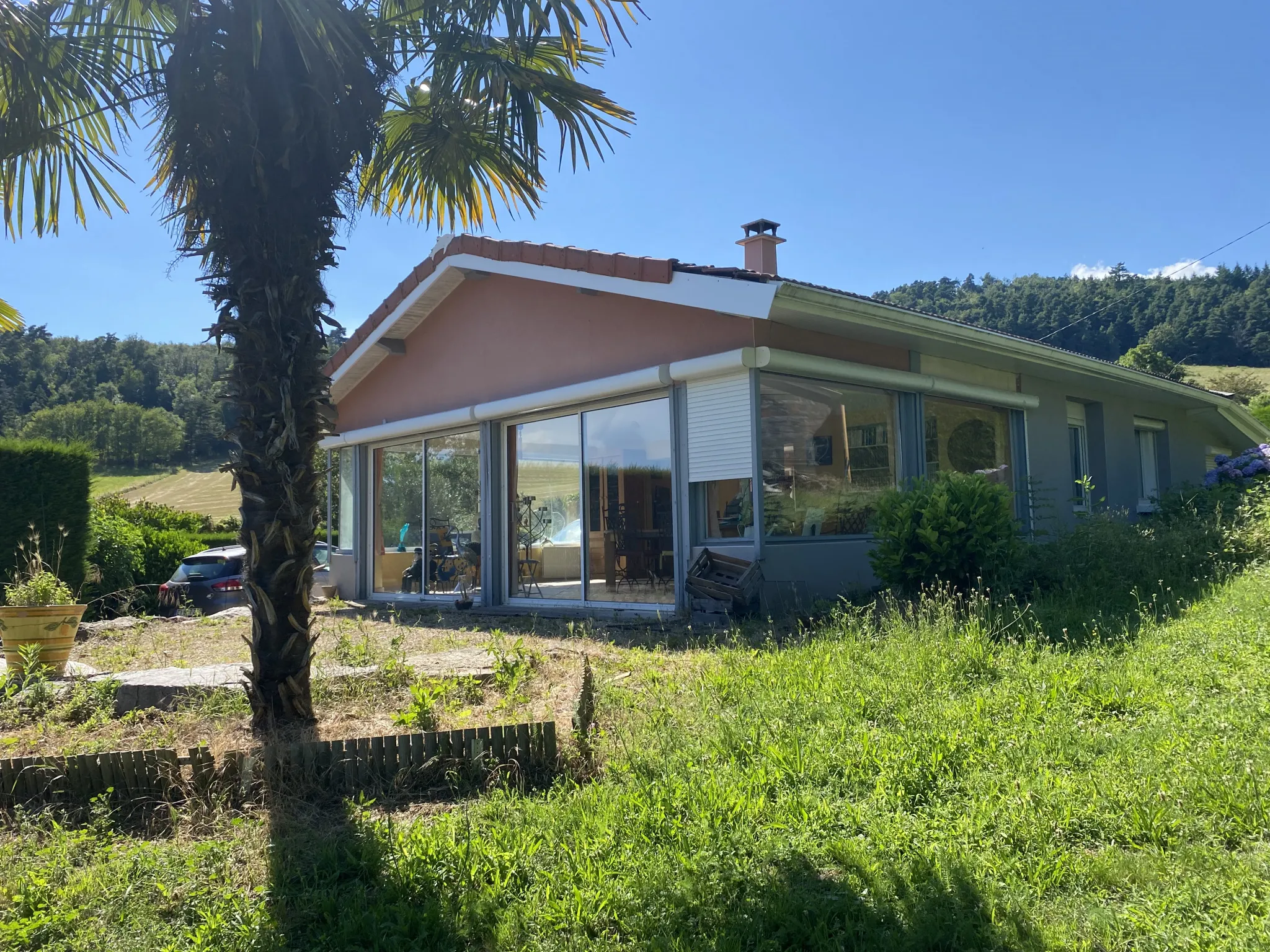 Maison d'exception à Bourg Argental avec vue sur la campagne 