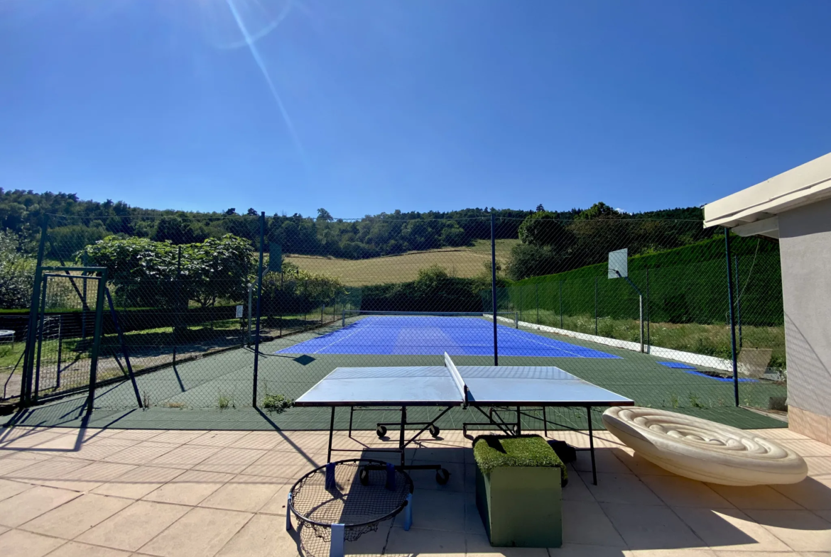 Maison d'exception à Bourg Argental avec vue sur la campagne 