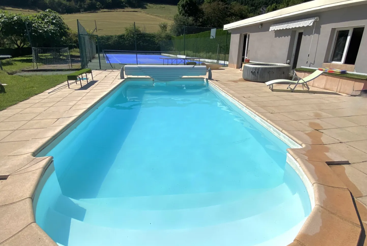 Maison d'exception à Bourg Argental avec vue sur la campagne 