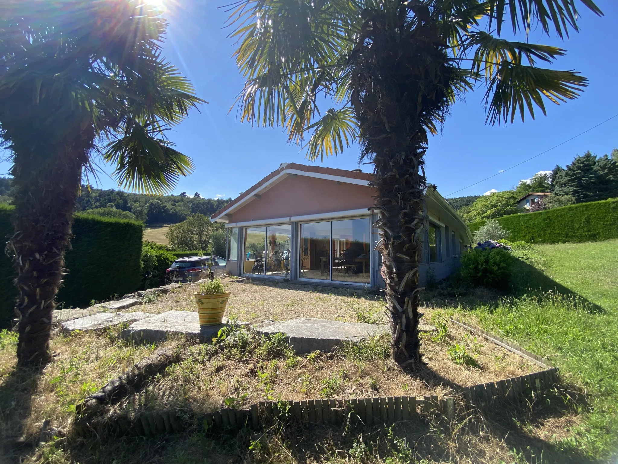 Maison d'exception à Bourg Argental avec vue sur la campagne 