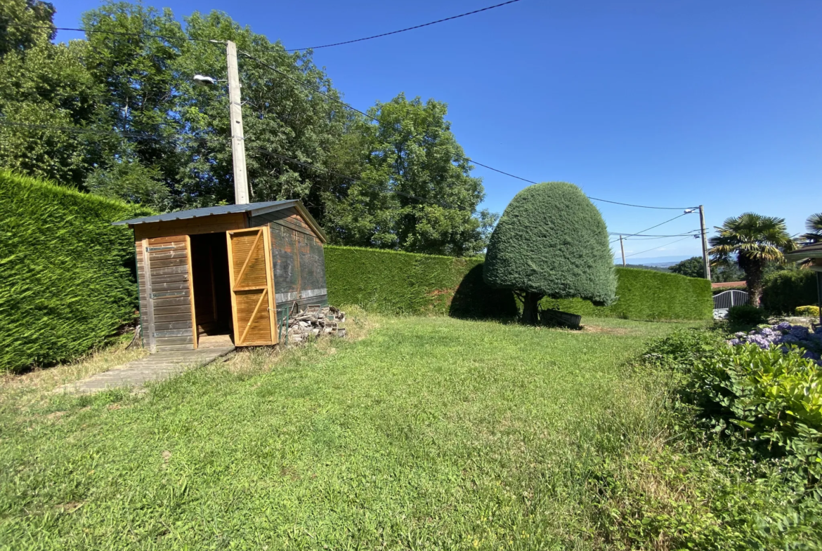 Maison d'exception à Bourg Argental avec vue sur la campagne 