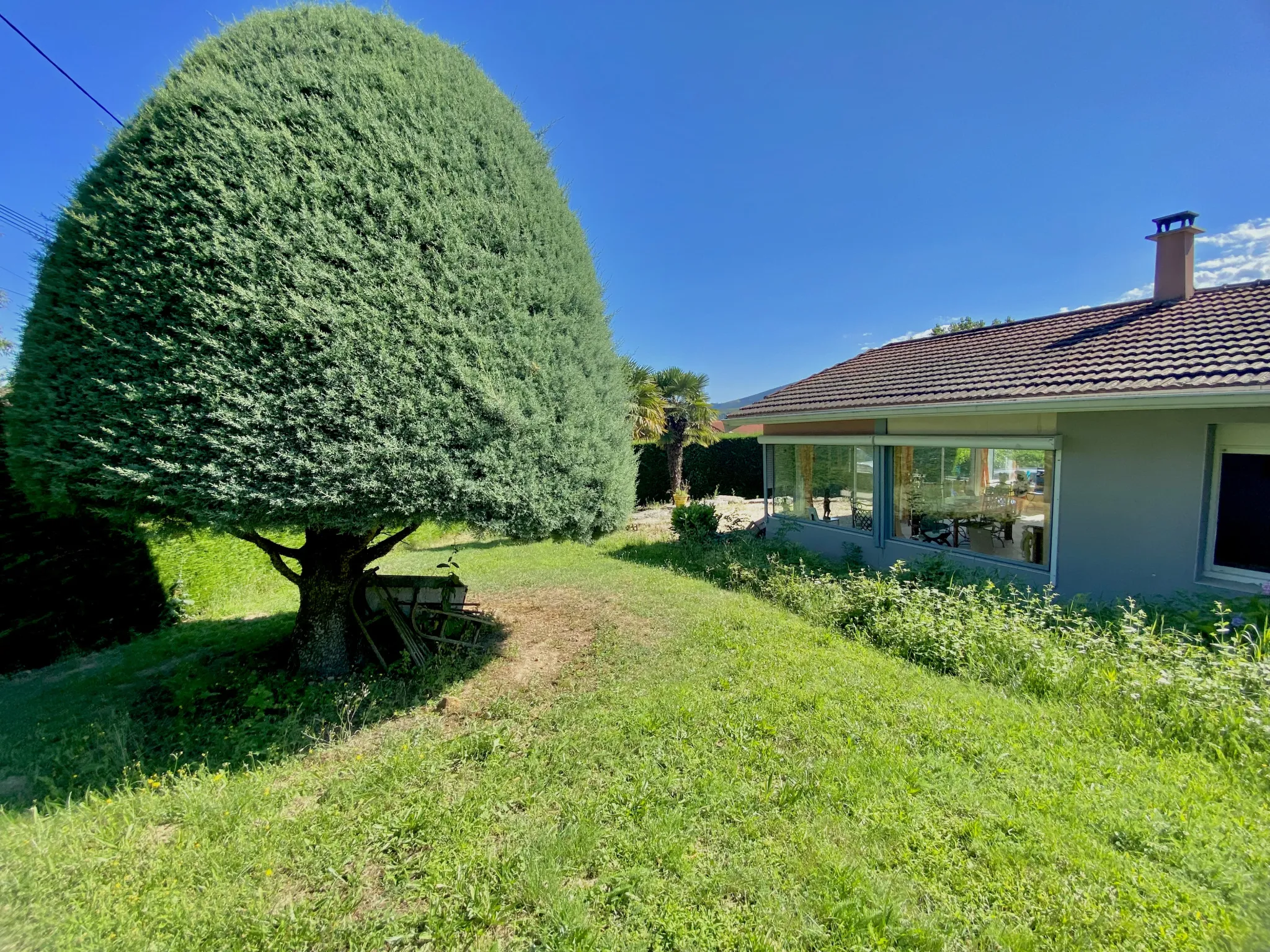 Maison d'exception à Bourg Argental avec vue sur la campagne 