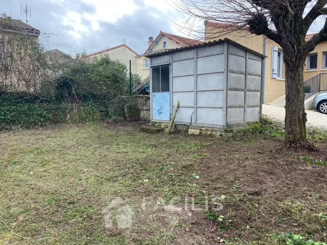 Maison à rénover avec grange à La Couronne 