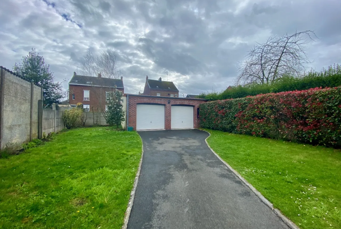 Maison à vendre à Maubeuge - 6 chambres et garage 