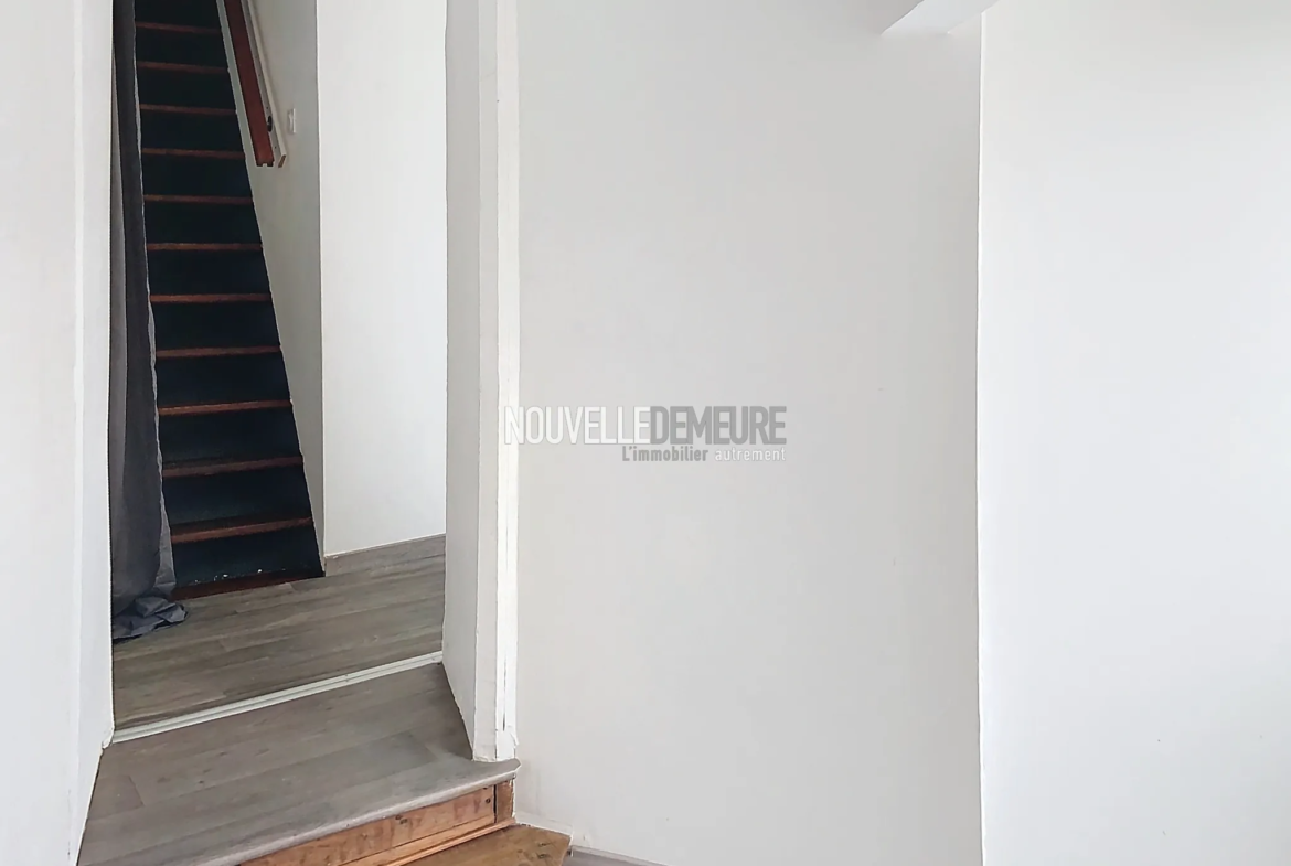 À vendre : Maison de bourg de 115 m² à Maen Roch 