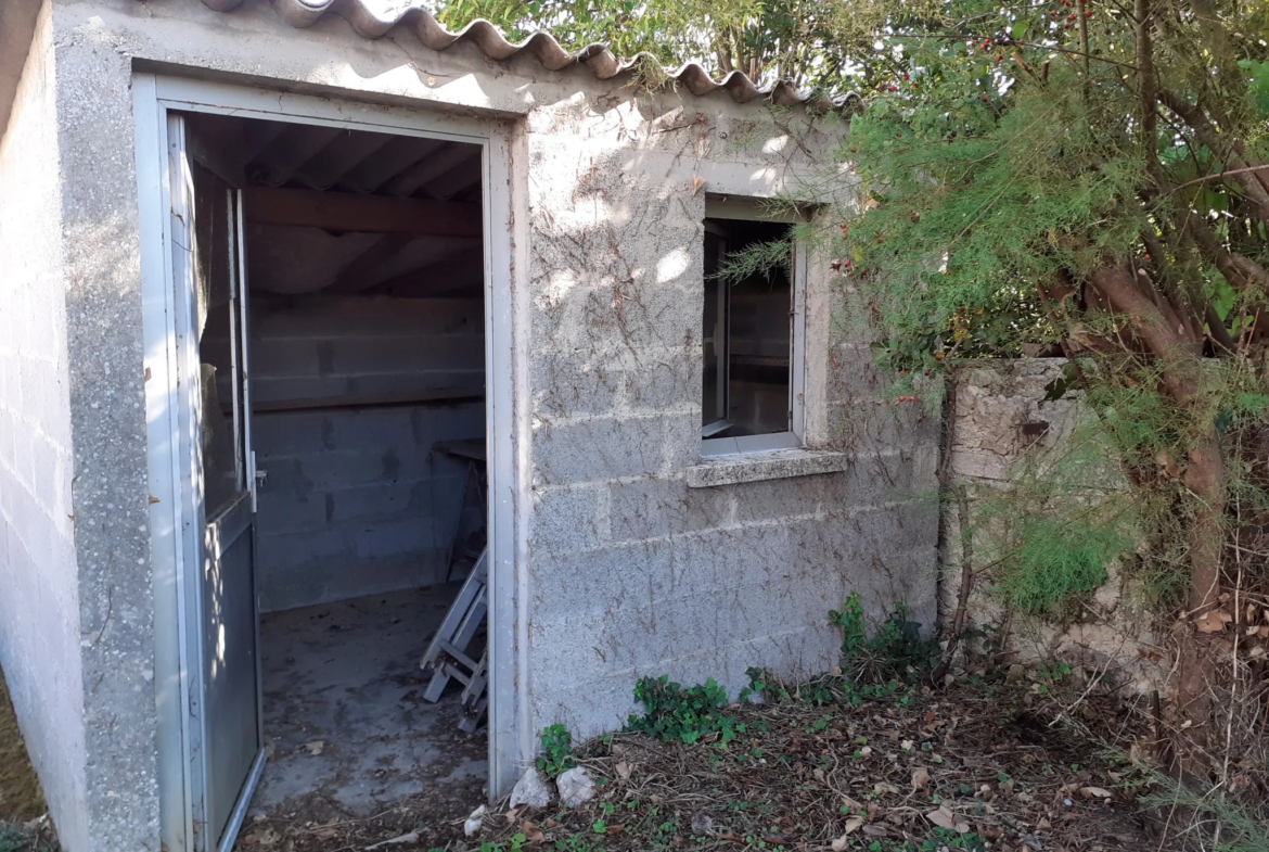 À vendre : Maison ancienne à rénover à Loulay 