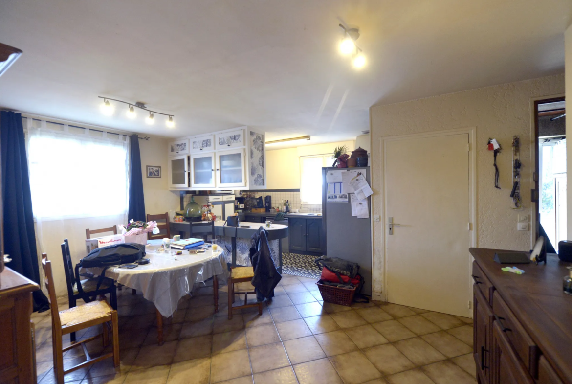 Maison à vendre à Le Gua - 3 chambres et jardin 