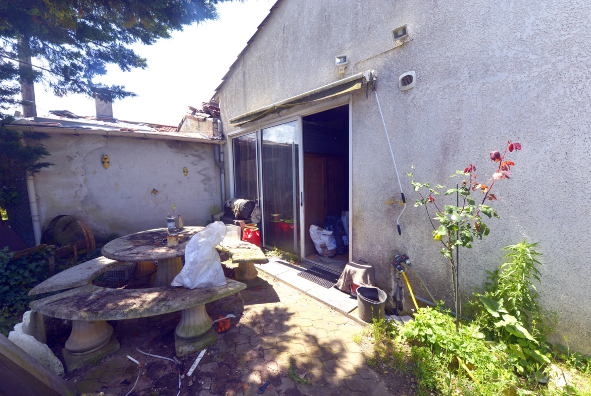 Maison à vendre à Le Gua - 3 chambres et jardin 