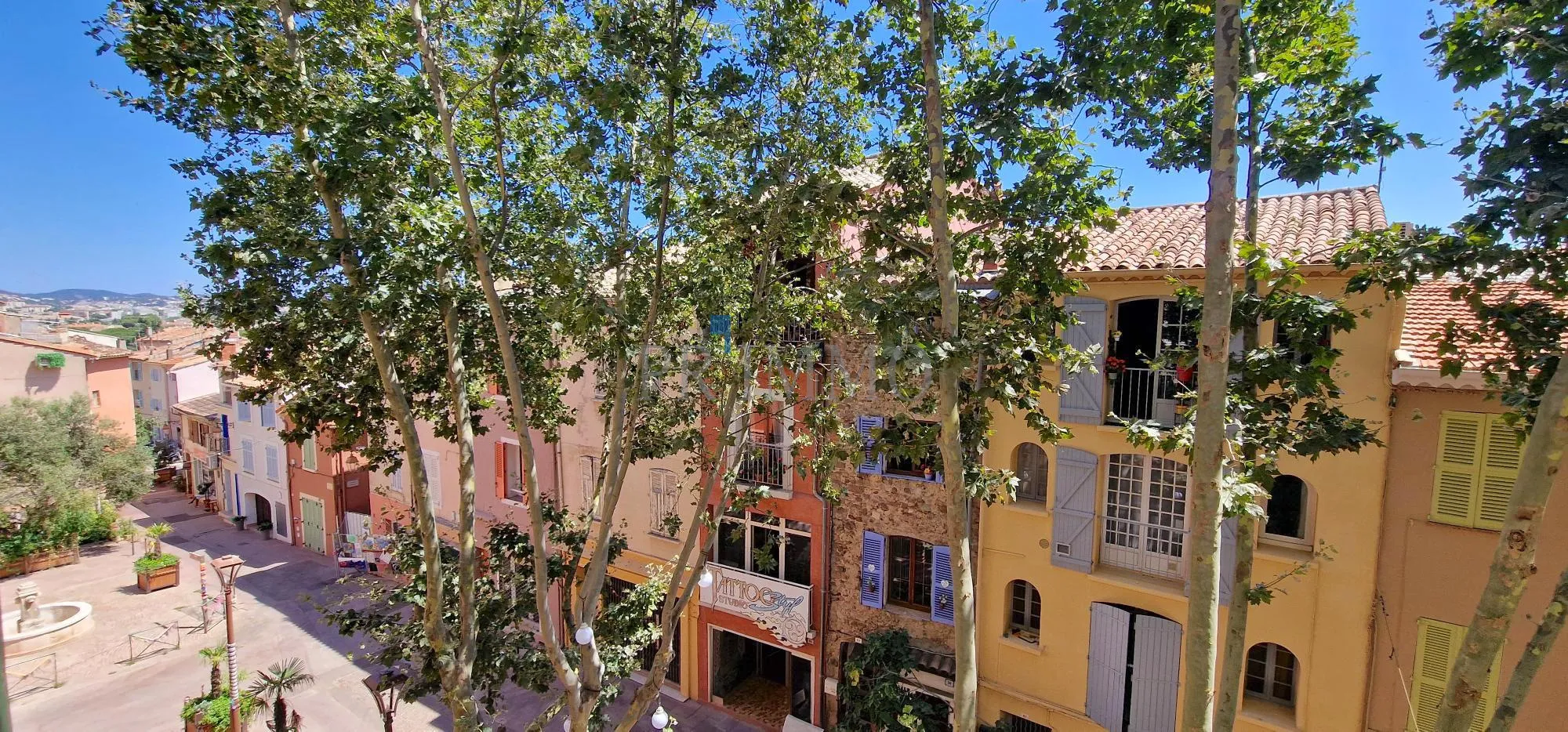 À vendre : Appartement 2 pièces 51 m² à Fréjus Centre Historique 