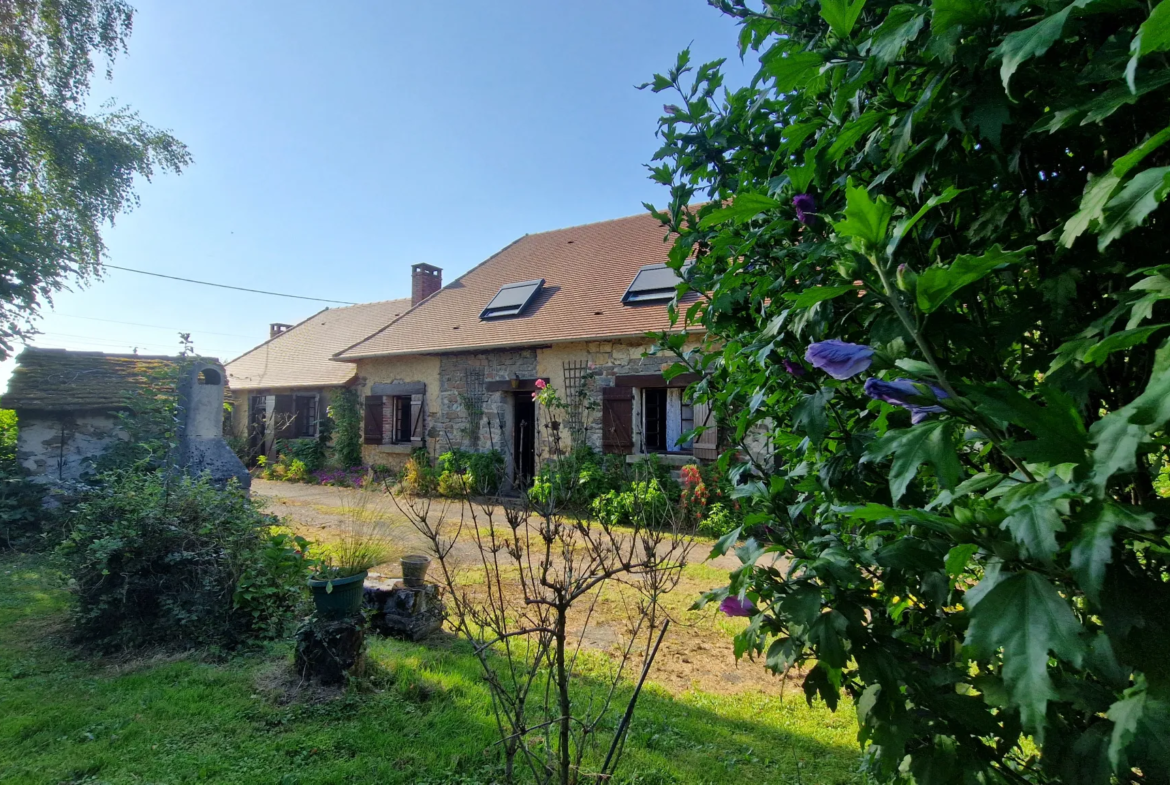 Longère à vendre à Arnac Pompadour - Parc de 3000 m² et 5 chambres 