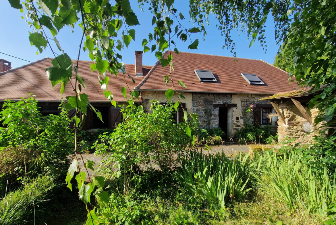 Longère à vendre à Arnac Pompadour - Parc de 3000 m² et 5 chambres 