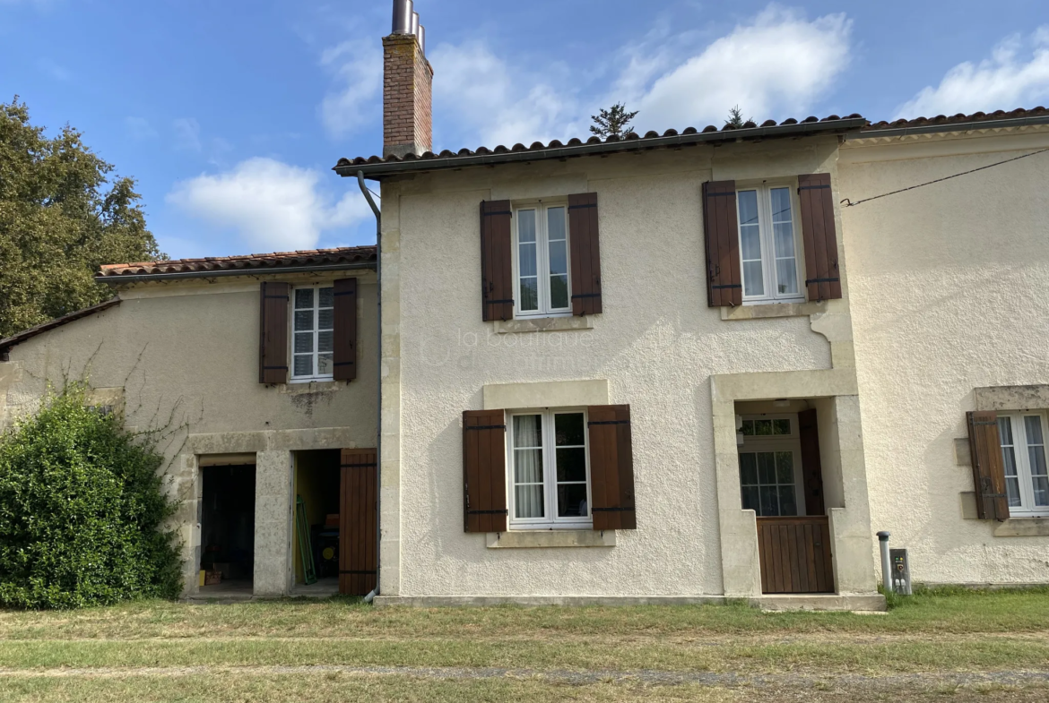 Maison en Pierre à Cudos avec 4 Chambres et Dépendances 