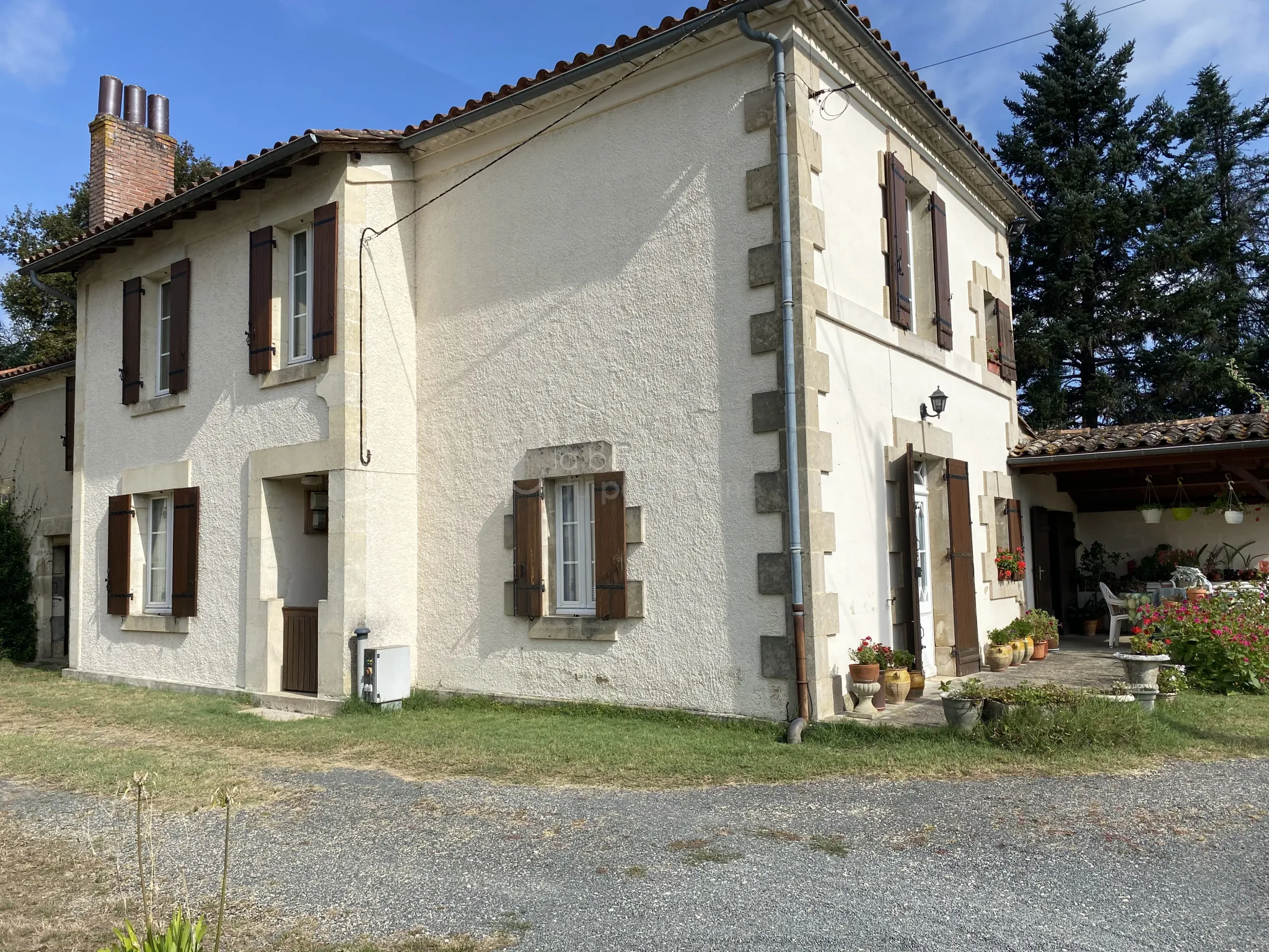 Maison en Pierre à Cudos avec 4 Chambres et Dépendances 