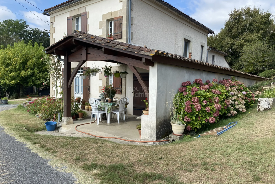 Maison en Pierre à Cudos avec 4 Chambres et Dépendances 